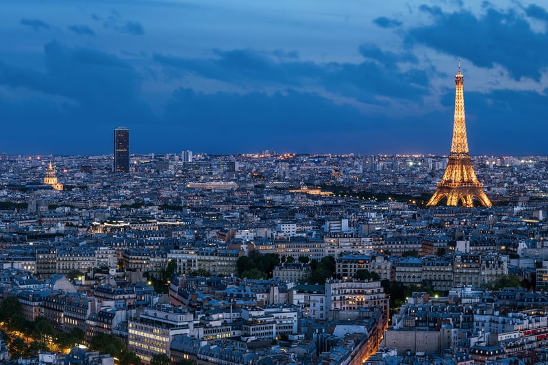 Where do EHL family members hang out while in Paris?