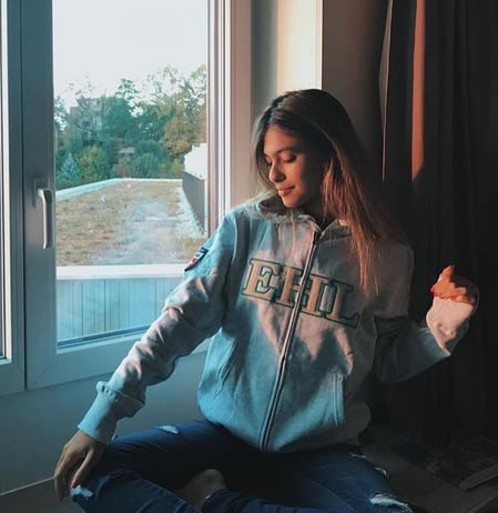 Experience the world of EHL through the eyes of the young brazilian actress: Fernanda Concon