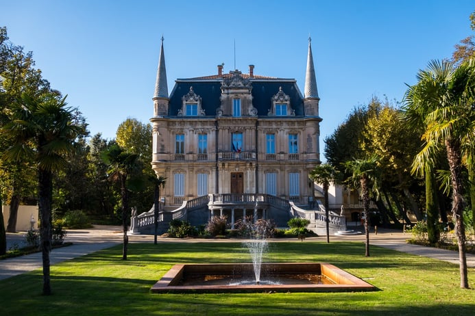 What are the different hotel types?