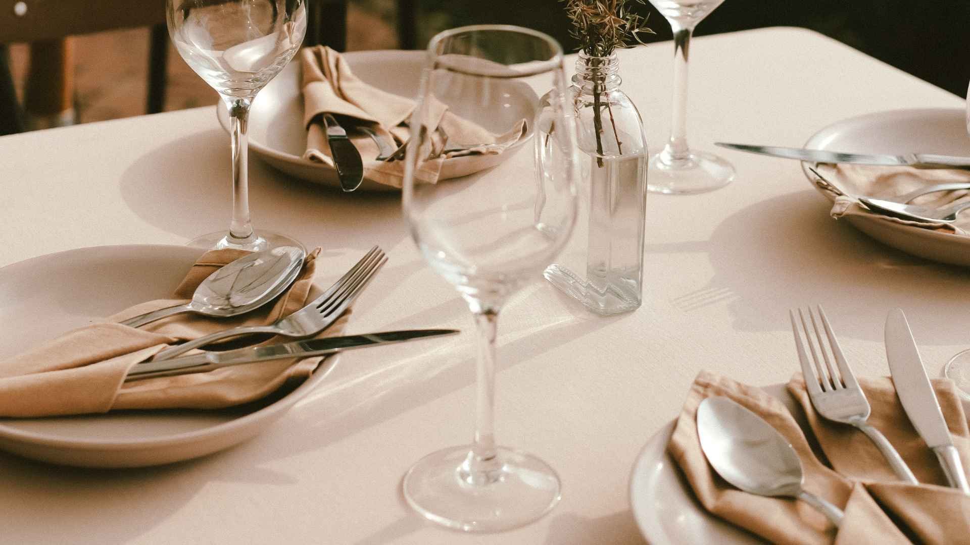 Basic table setting 