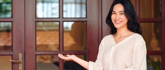 Female owner of the hotel who invited us