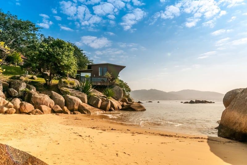 Why do people use Airbnb?