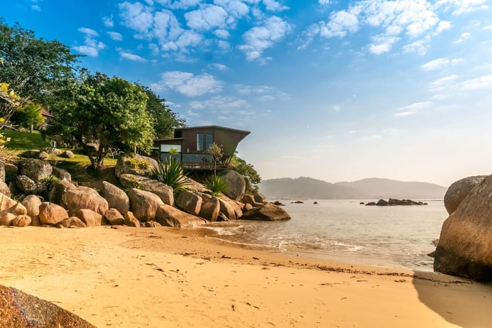 Why do people use Airbnb?