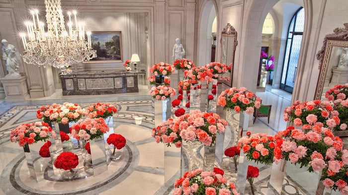 Connecting employees and hotel guests