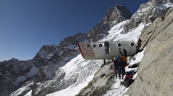 airplane hotel in Italy