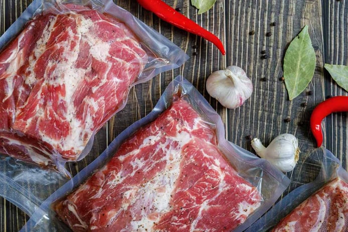 Cuisson des steaks de boeuf sous vide