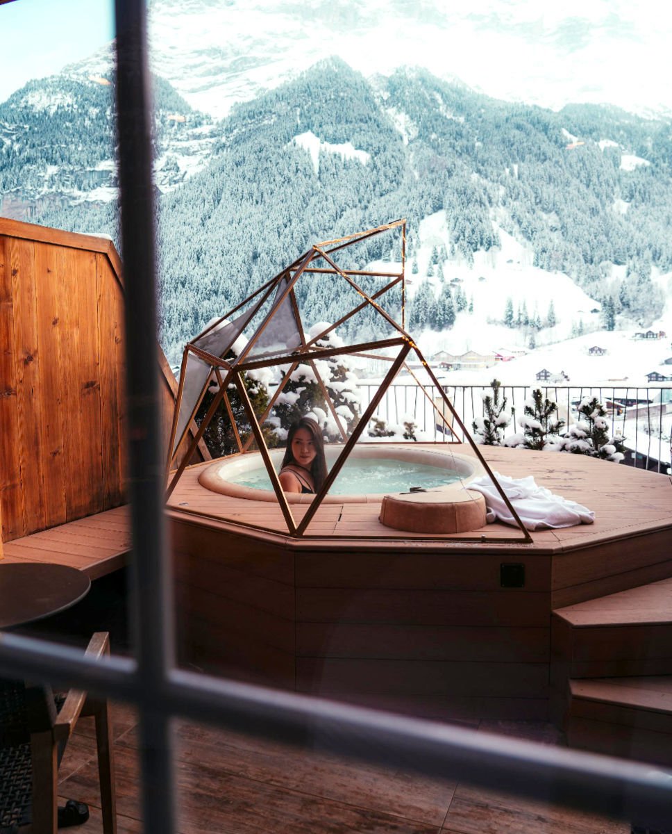 hot-tub-snowy-balcony