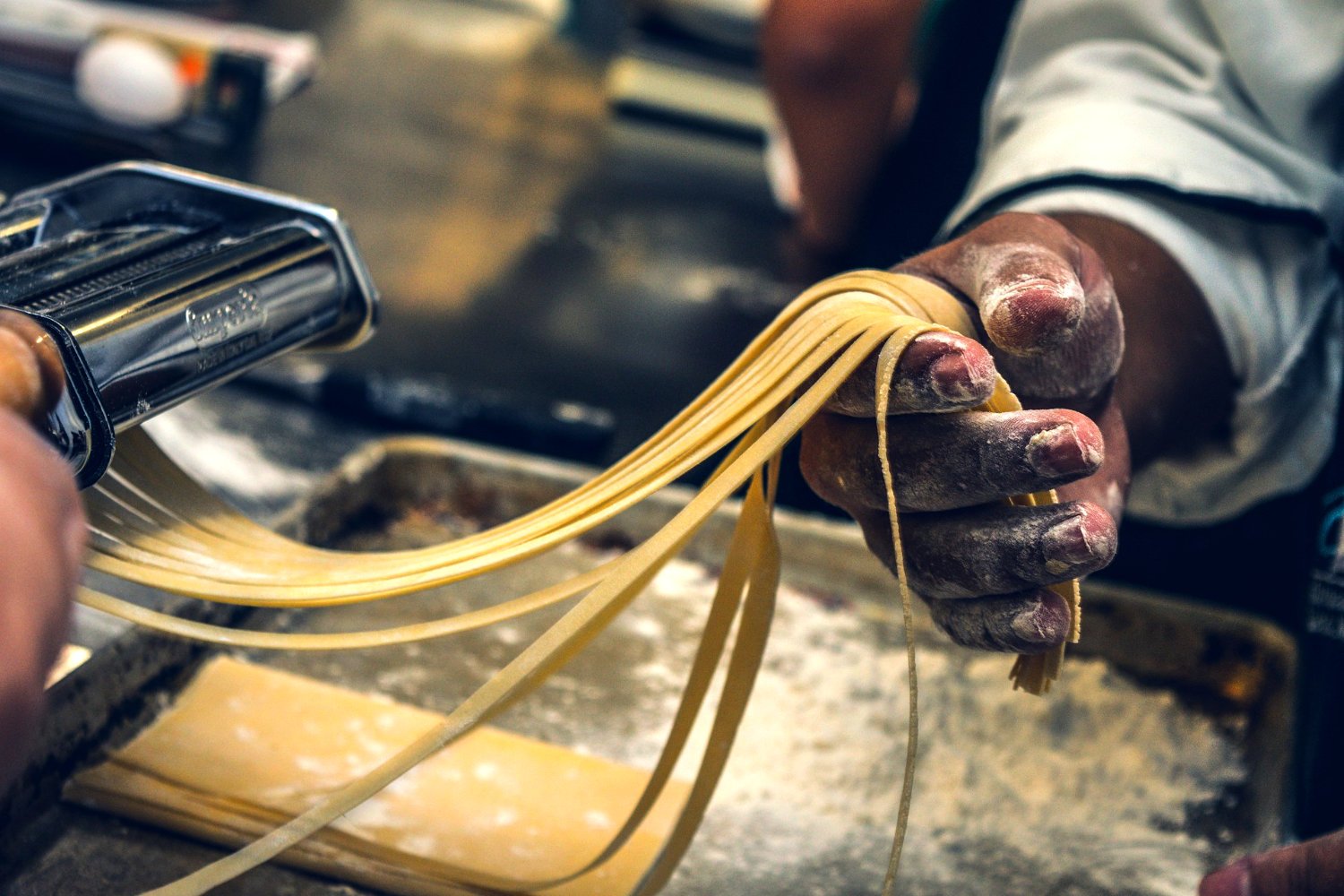 Pasta rolling machine