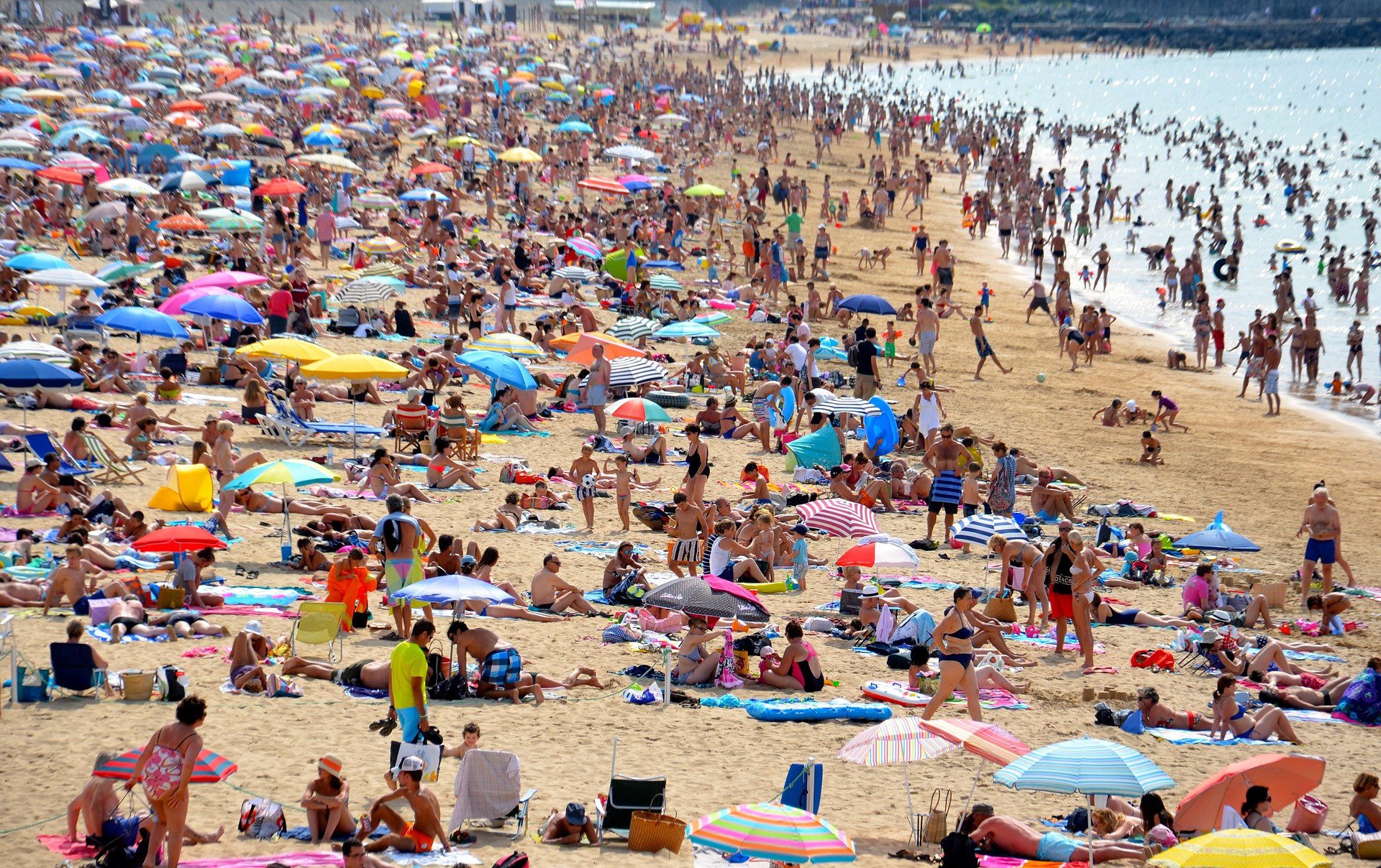 Overcrowded beach