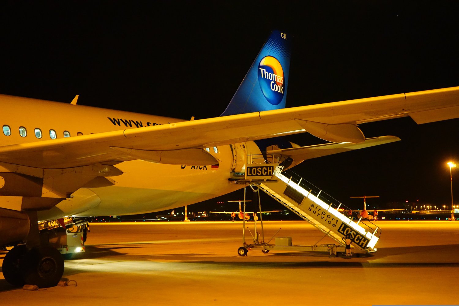 thomas-cook-airplane
