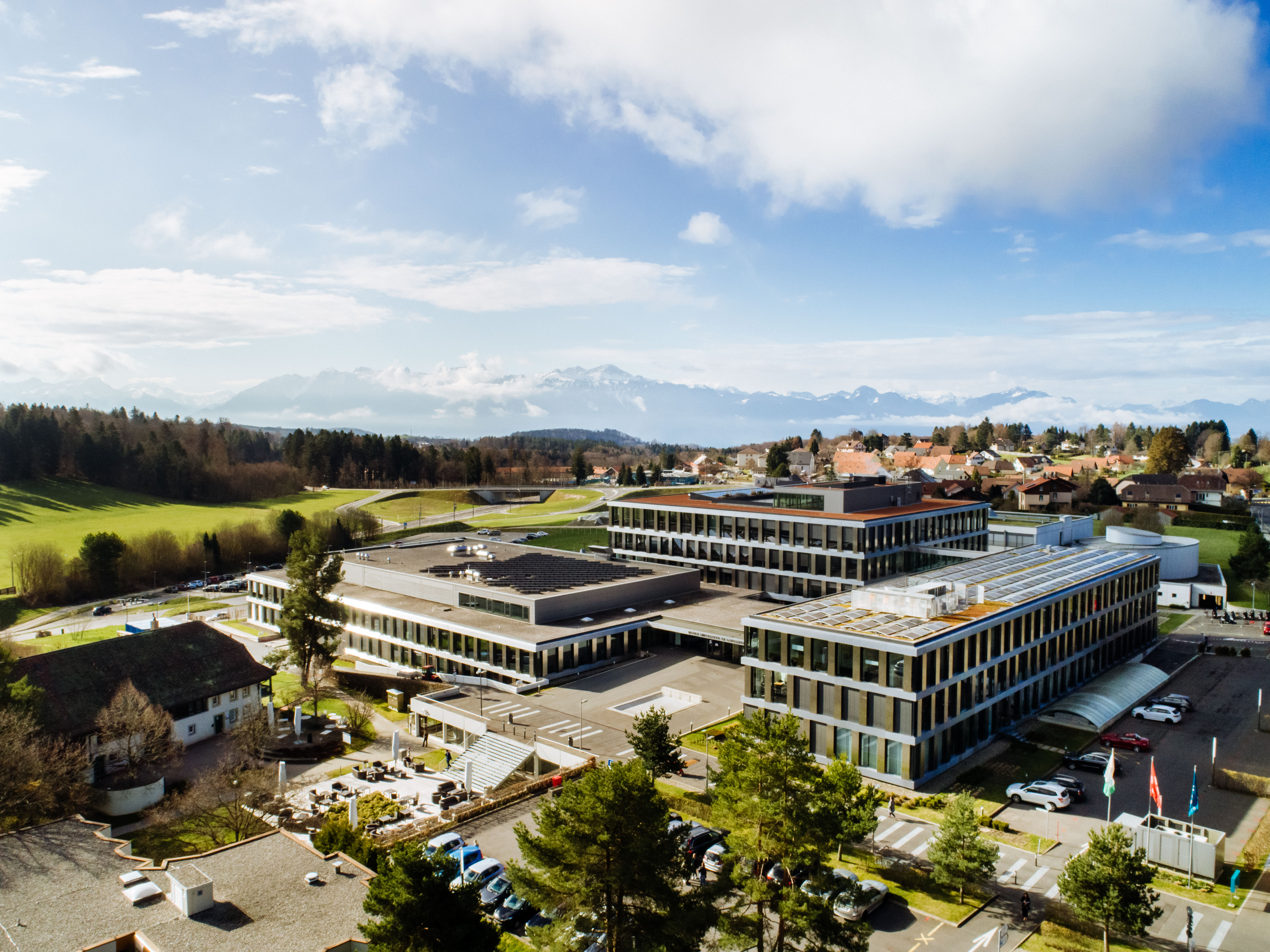 Les locaux et le superbe environnement de notre campus qui surplombe Lausanne offrent un cadre inspirant à nos étudiants.